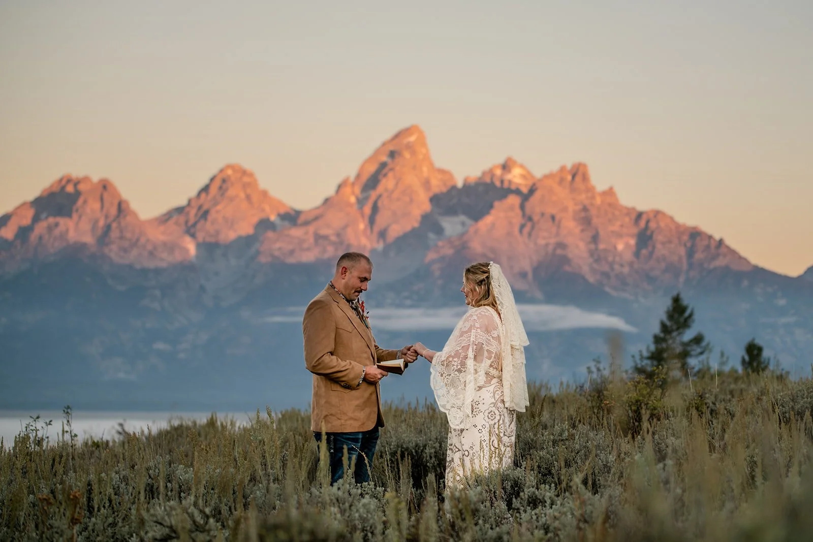 Elope outside Grand Teton National Park