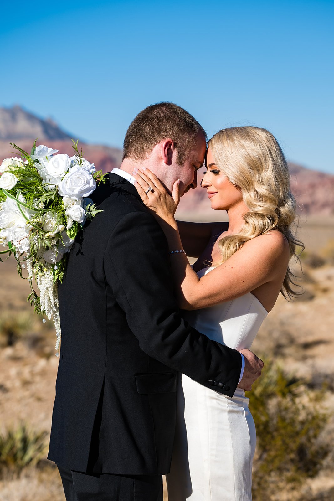 M & E Las Vegas Elopement-051_websize.jpg