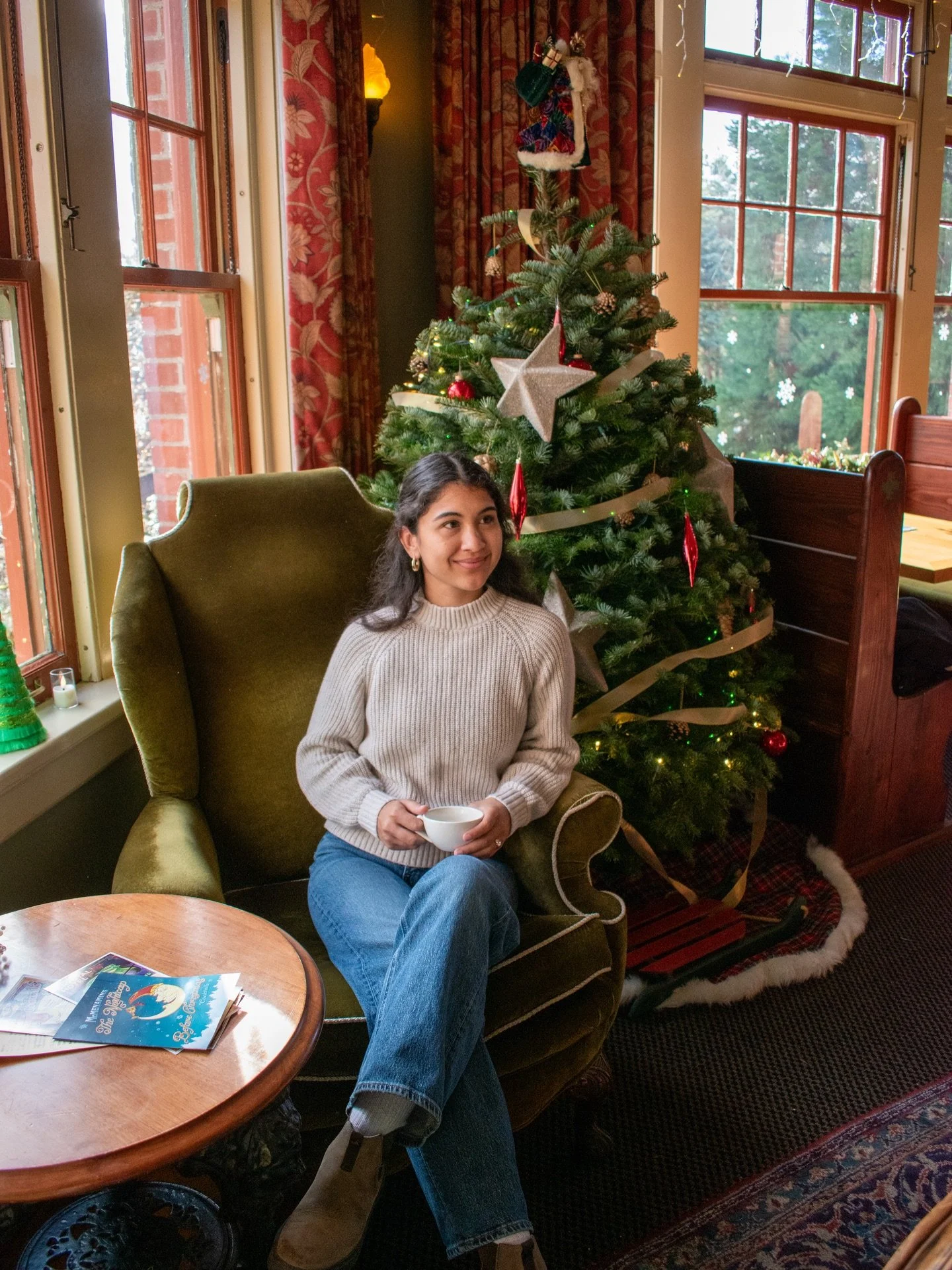 Wishing y&rsquo;all are having a wonderful end to your holiday season 🥰 

Share below what you&rsquo;re looking forward to in the New Year! ⤵️ Any trips planned? Any big life milestones working to be accomplished? We are starting to think up our nex