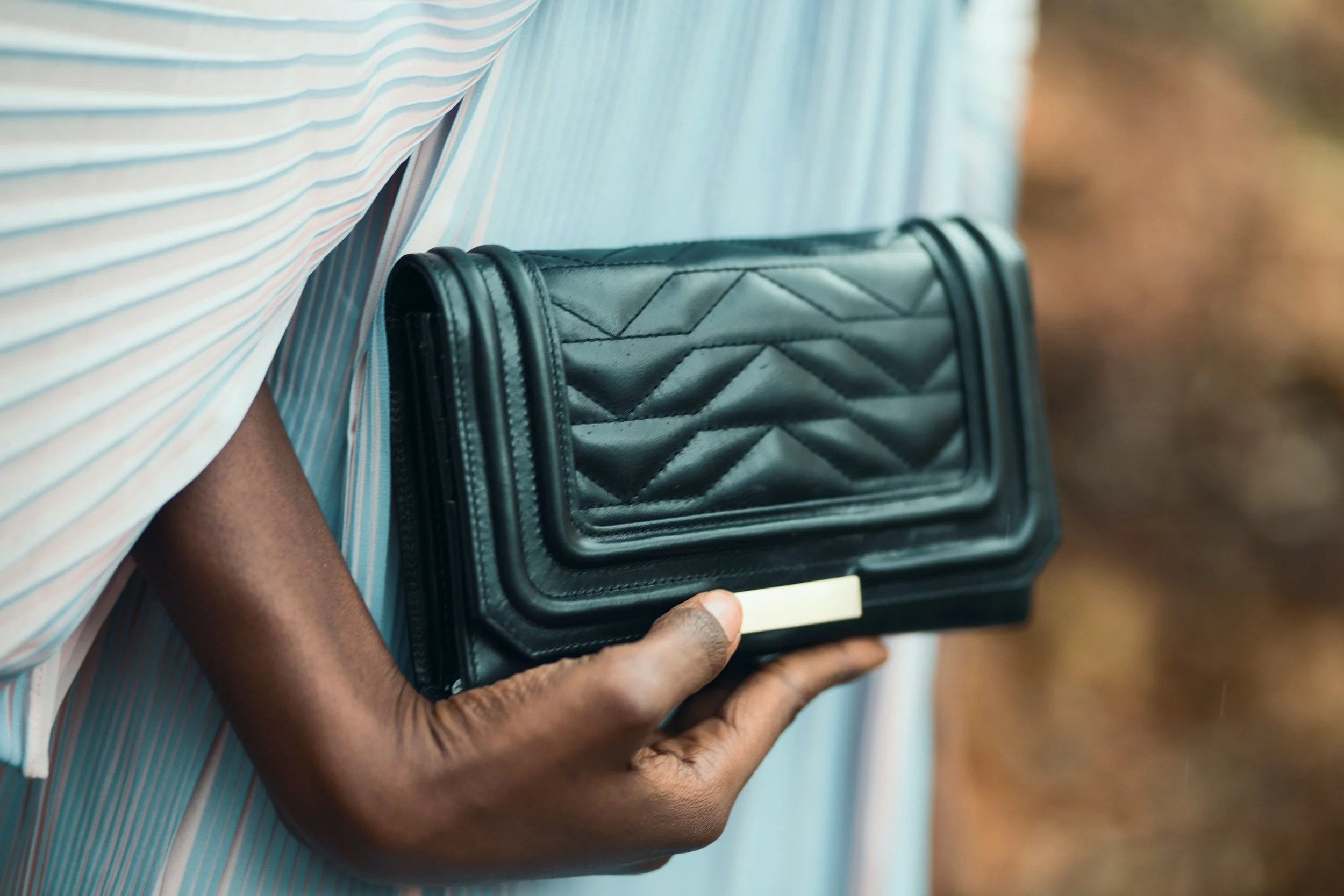 9-Year-Old Fights Off Man Trying to Steal Her Mother's Purse
