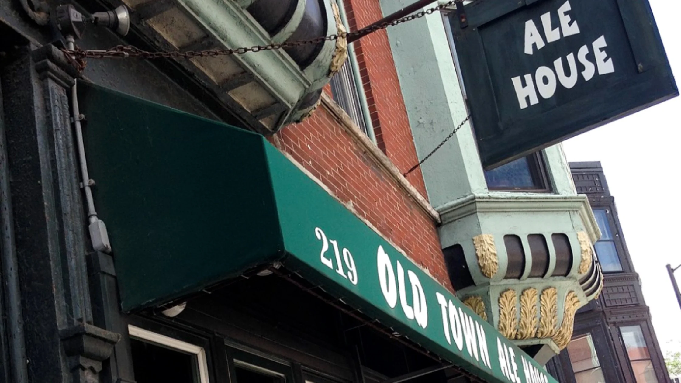 Old Town Ale House is Chicago’s Best Bar