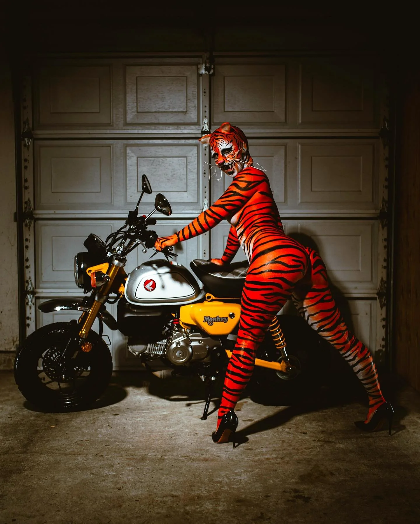 ready to ride 🐅🏍️

Photographer: @jennasilvs.photo 
MUA: @artistically_icky 
Model: @dislexiaaa_