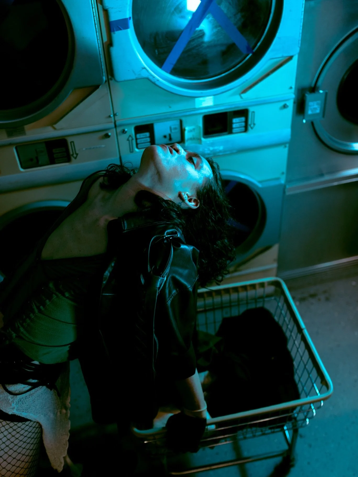 just cleaning up 🫧

Photography: @jennasilvs.photo 
Styling: @jennasilvs 
Model: @brettperkins_