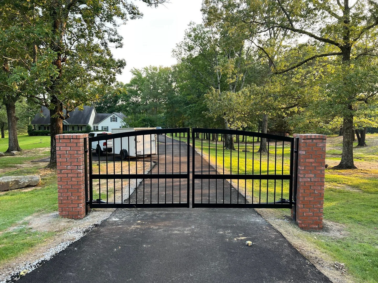Security meets style. This custom gate is the perfect welcome home&mdash;strong, sleek, and built to stand the test of time. 🏡🔒 ⁠
⁠
Did you know that Kowboy can build custom gates?? Message us today to learn more! 🤠⁠
⁠
⁠
#Kowboy #KowboyUp #KowboyF