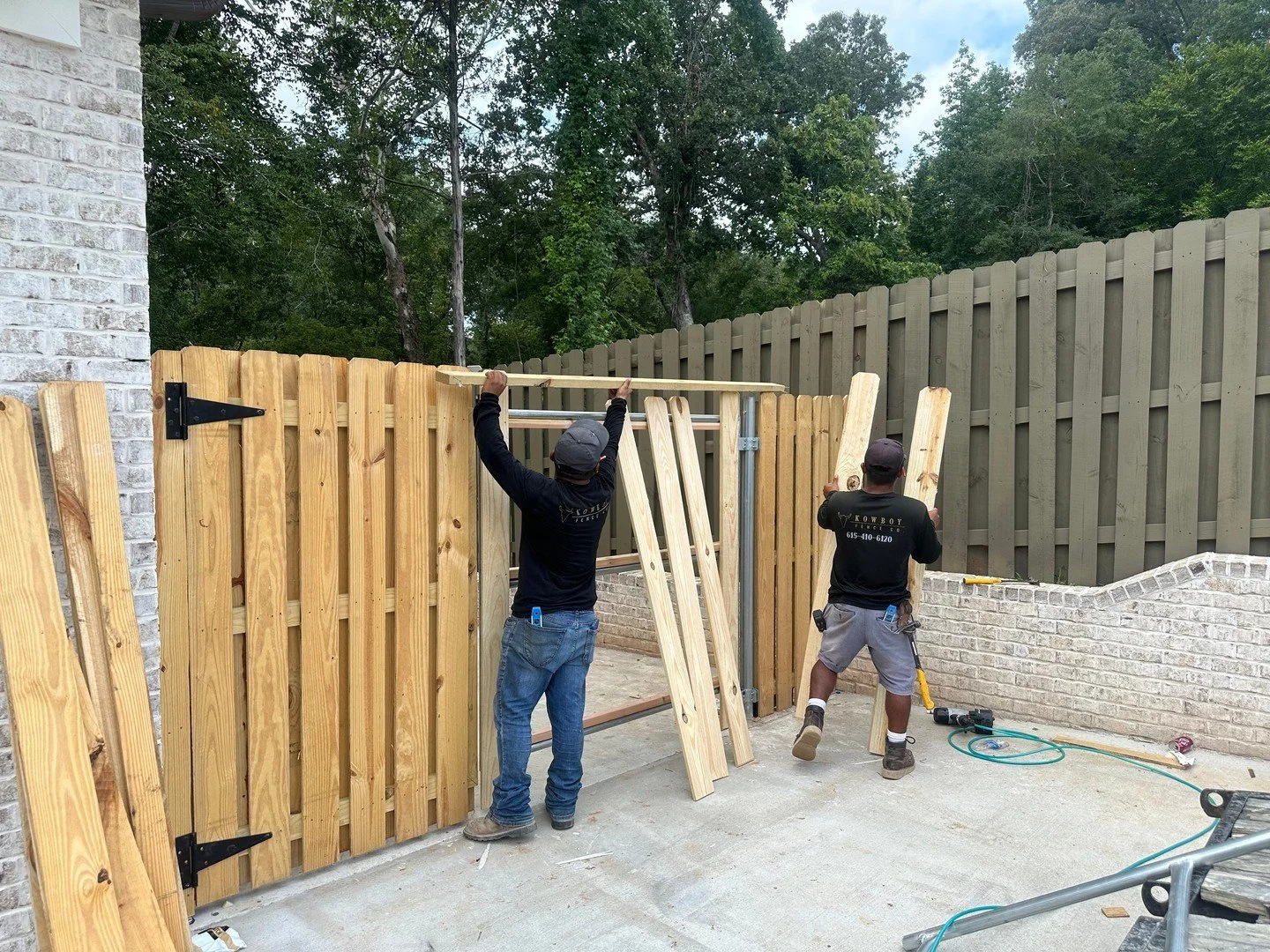 Strong fences start with stronger crews. 💪 Our team brings skill, precision, and pride to every project, so you can count on a fence that&rsquo;s built to last.⁠
⁠
Trust the best. Book your on-site with Kowboy Fence Co. today. 🤠 Comment QUOTE for a
