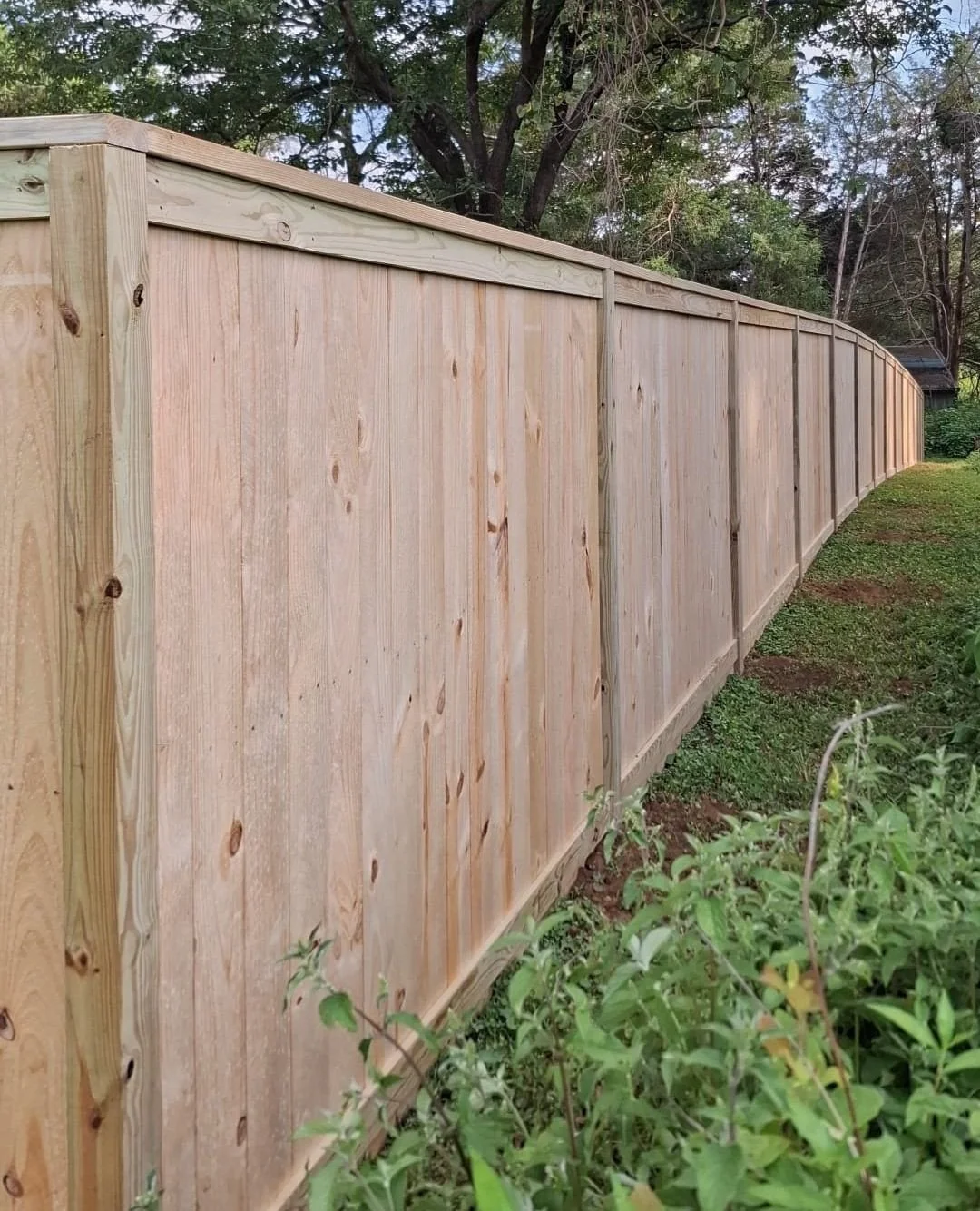 Clean. Classic. Kowboy. 🤠 This board-on-board fence delivers privacy, structure, and timeless curb appeal. Built to stand strong for years to come! Comment QUOTE &amp; we'll send you the link to start your project today! ⁠
⁠
#Kowboy #KowboyUp #Kowbo