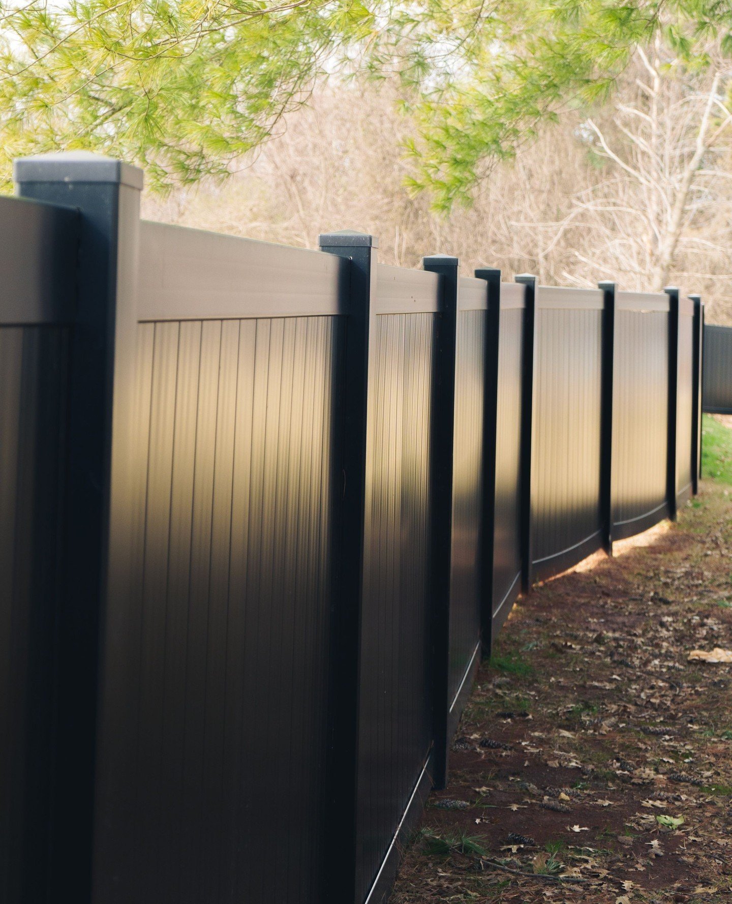 Sleek, seamless, &amp; built to last. 🤠⁠
⁠
This black vinyl install brings full privacy with a modern edge. It looks clean, has zero maintenance, and a finish that instantly elevates your entire backyard. Call a Kowboy today to get your complimentar