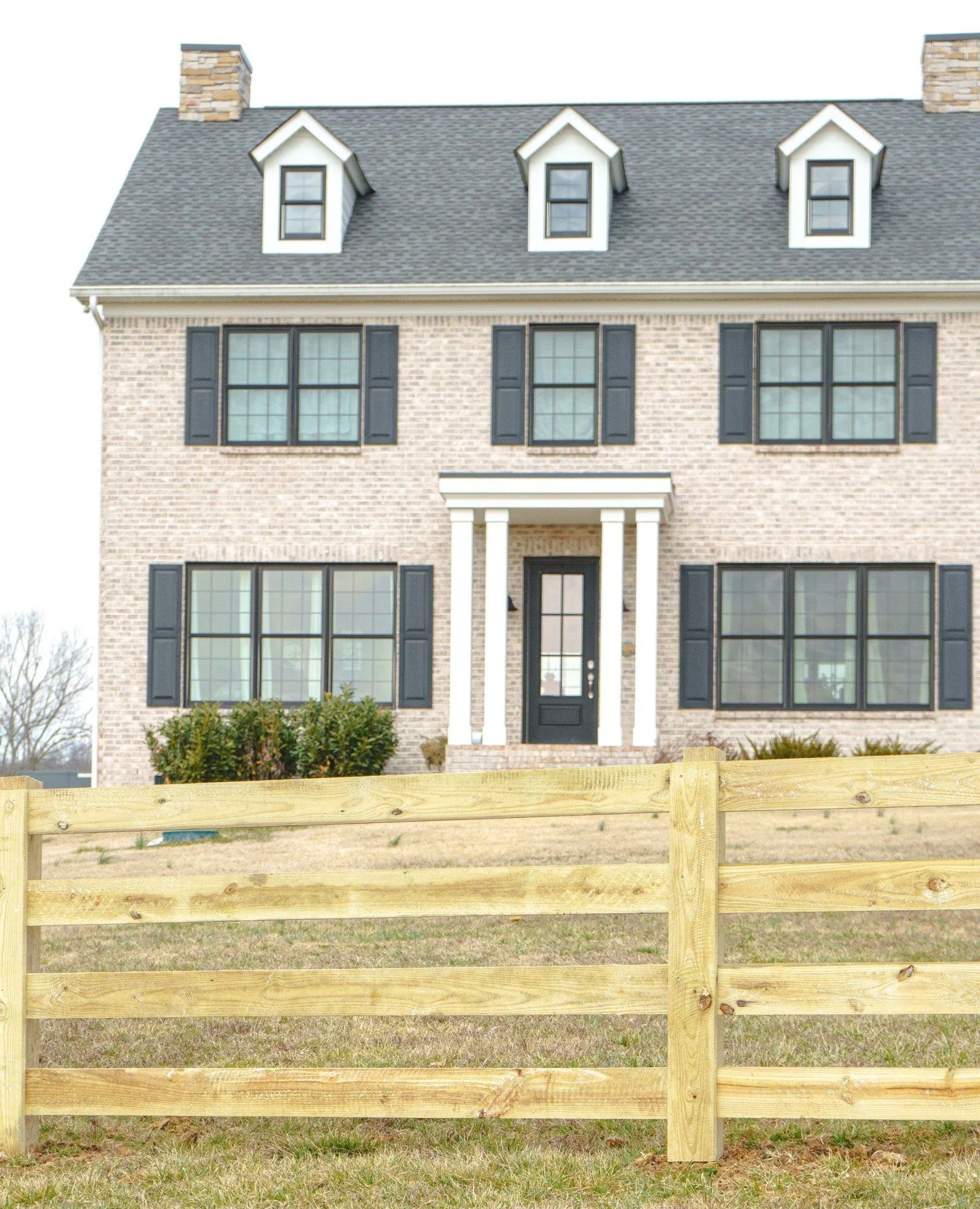 A good fence frames your home 🖤 Whatever style you need, we've got you covered. ⁠
⁠
⁠
⁠
#Kowboy #KowboyUp #KowboyFence #NashvilleTN #JacksonTN #MemphisTN #KnoxvilleTN #HuntsvilleAL #BirminghamAL #LouisvilleKY #FenceContractor #FencingCompany #FenceC