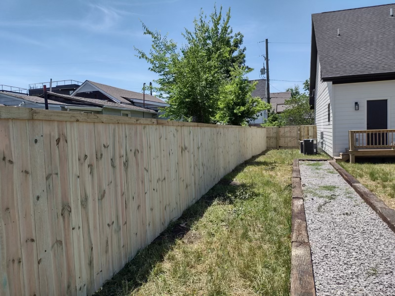 wood fence construction in tennessee
