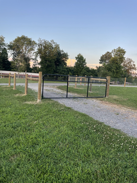 Wood Round Post & Wire