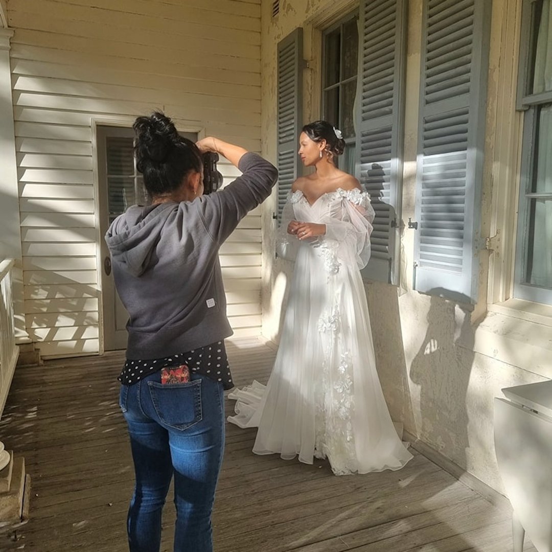 Behind the scenes of an @iragelormino photoshoot of @louisealvarezcouture's wedding gowns. Eryldene Historic House and Garden proved to be the perfect backdrop showcasing elegance and style.

If you're looking for a beautiful garden setting for that 