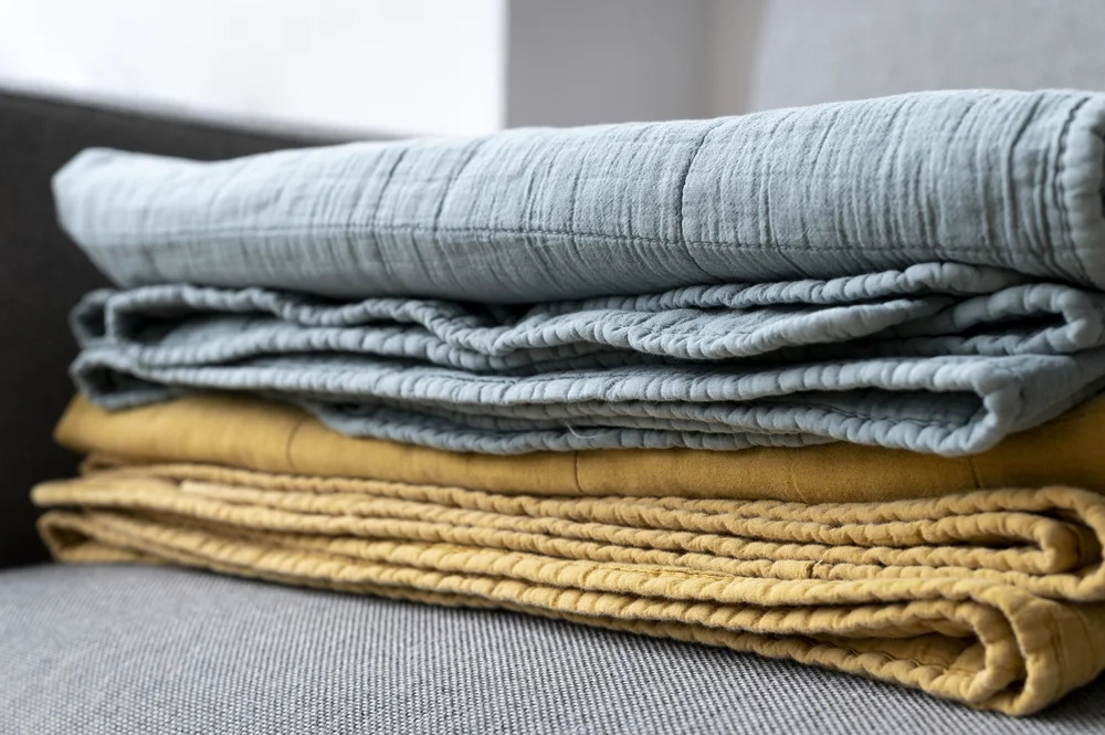 How to Clean a Weighted Blanket Hand & Machine Guide — Amenify