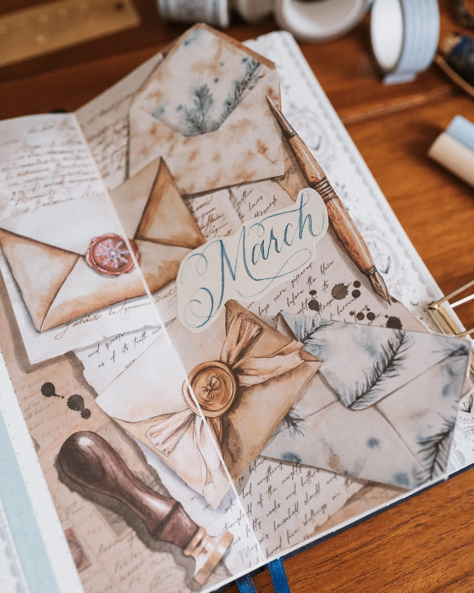 I promised I wouldn't do something floral for my March journal theme, and I kept my promise! Allow me to present my vintage letters theme ✉️ writing tools, envelopes and a soft neutral-and-blue colour scheme feels just right for a month of shifting s