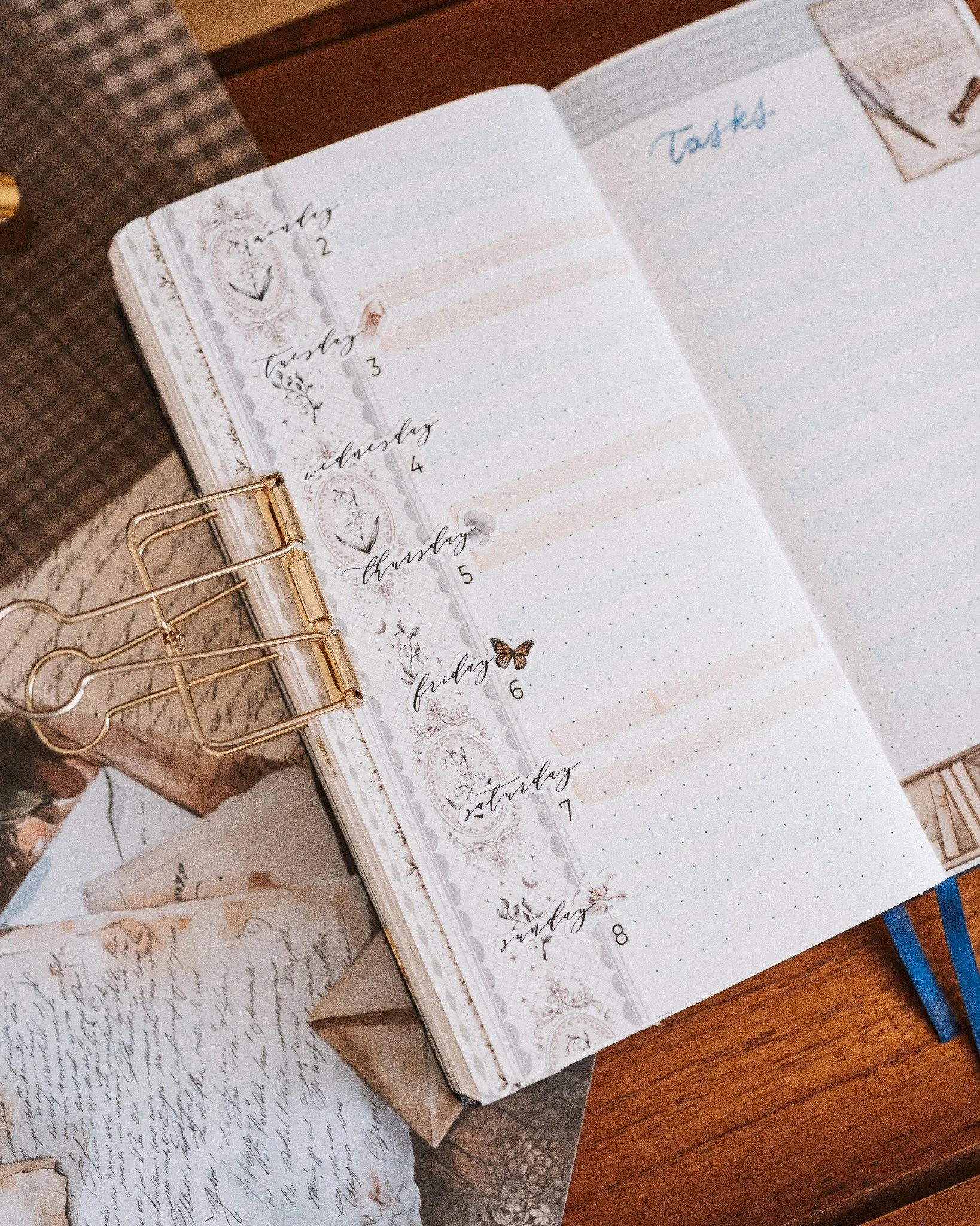 I've been conducting an experiment in my March weeklies! A week-at-a-glance/rolling task list makes so much sense for a TN size journal, but I never want to do things the exact same way over and over so I tried to find four different ways to lay my w