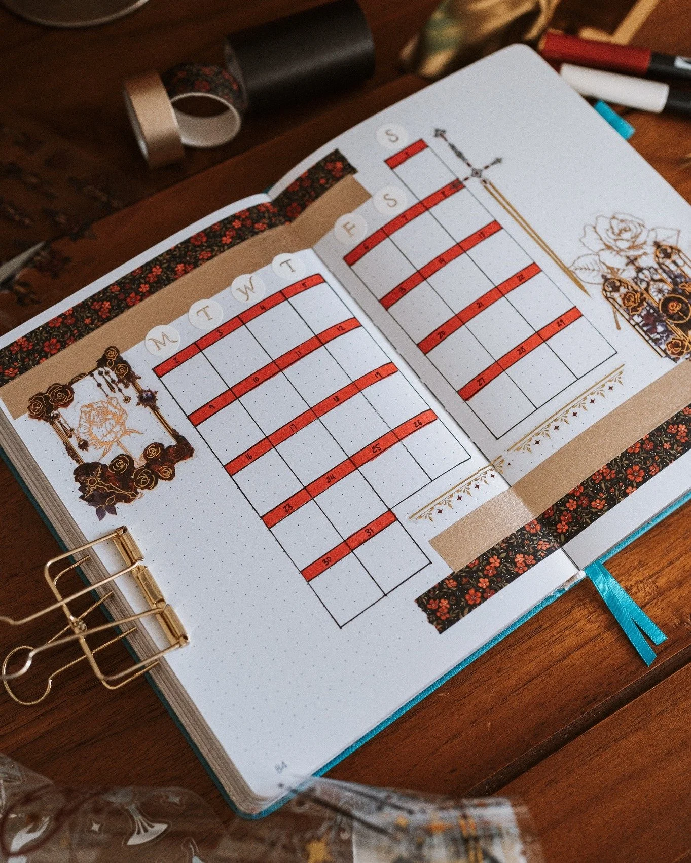 A March of Swords and Roses. A Theme so Bold and Shiny. A Journal of Blooms and Gilding. A Desk so Wild and Messy. I think I'd read all of them 🤣 A little tour through my March Mystery Journal theme.

In these photos:
Notebook from @tiefossi *
Stick