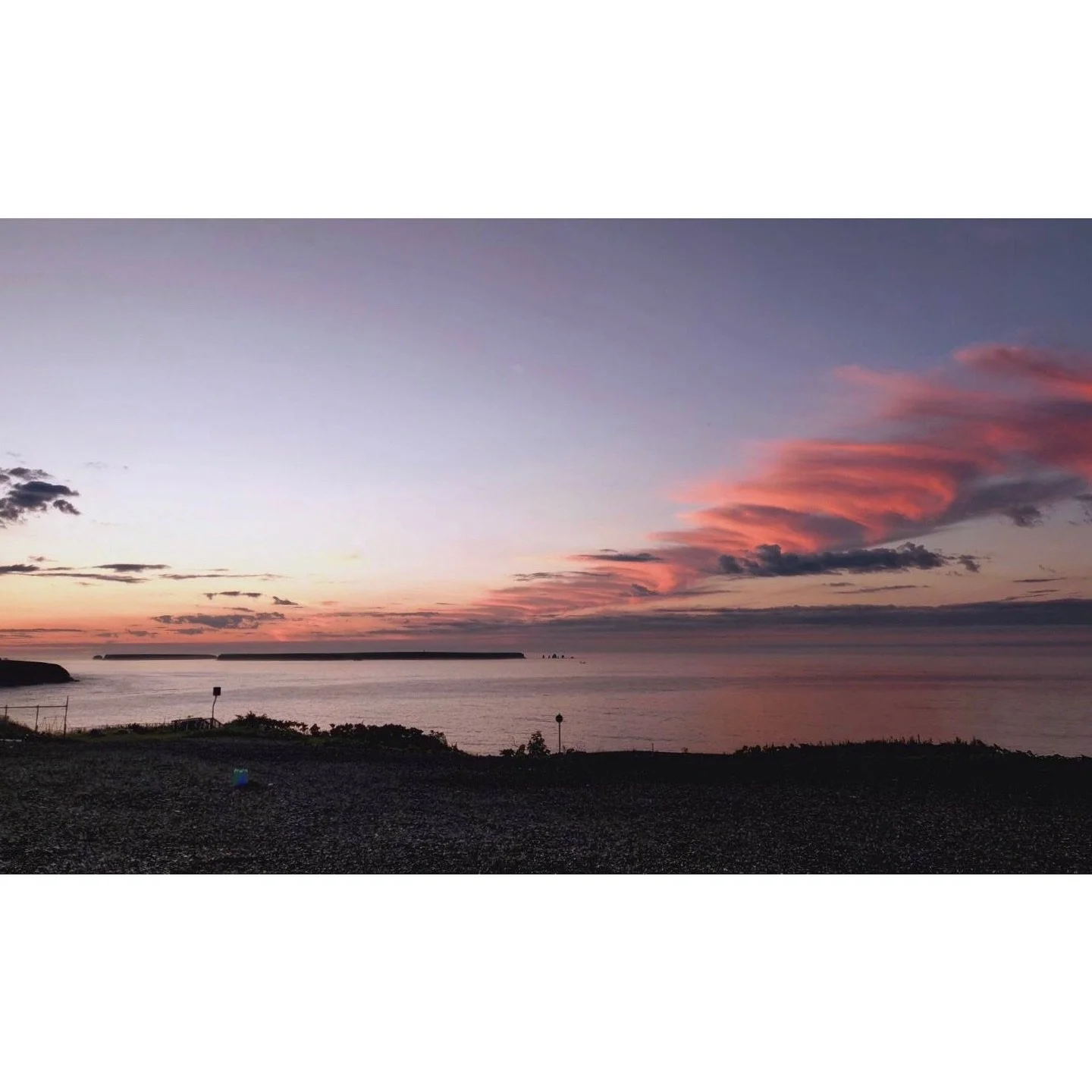 𝐓𝐨𝐝𝐚𝐲 𝐘𝐮𝐫𝐮𝐫𝐢
2025/08/16

Nemuro, Hokkaido, Japan
Photo by Mori Yasuko / Fisherman
Directed by Okada Atsushi

新刊『ユルリ島の馬』
刊行：2025年
著者：岡田敦
発行：青幻舎

JRA賞馬事文化賞受賞作
書籍『エピタフ 幻の島、ユルリの光跡』
刊行：2023年
著者：岡田敦
発行：インプレス

直筆サイン入り発売中！
オンラインショップ「ユルリ島の馬 BASE」
h