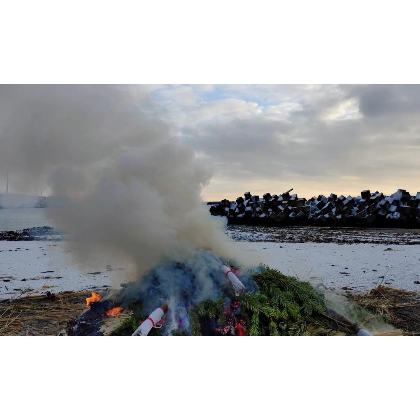 𝐓𝐨𝐝𝐚𝐲 𝐘𝐮𝐫𝐮𝐫𝐢
2026/01/07

Nemuro, Hokkaido, Japan
Photo by Mori Yasuko / Fisherman
Directed by Okada Atsushi

◇ 写真展「ユルリ島の馬」
2026年2月20日（金）- 3月5日（木）
富士フイルムフォトサロン 東京

2026年9月18日（金）- 9月23日（水）
富士フイルムフォトサロン 札幌

2026年10月30日（金）- 11月12日（木）
富士フイルムフォト