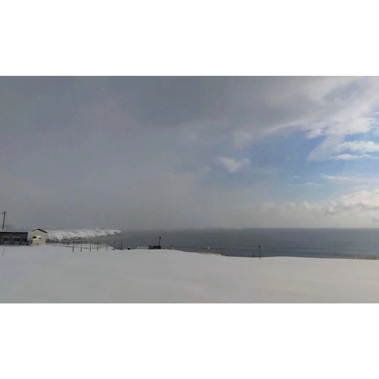 𝐓𝐨𝐝𝐚𝐲 𝐘𝐮𝐫𝐮𝐫𝐢
2026/01/18

Nemuro, Hokkaido, Japan
Photo by Mori Yasuko / Fisherman
Directed by Okada Atsushi

◇ 写真展「ユルリ島の馬」
2026年2月20日（金）- 3月5日（木）
富士フイルムフォトサロン 東京

2026年9月18日（金）- 9月23日（水）
富士フイルムフォトサロン 札幌

2026年10月30日（金）- 11月12日（木）
富士フイルムフォト