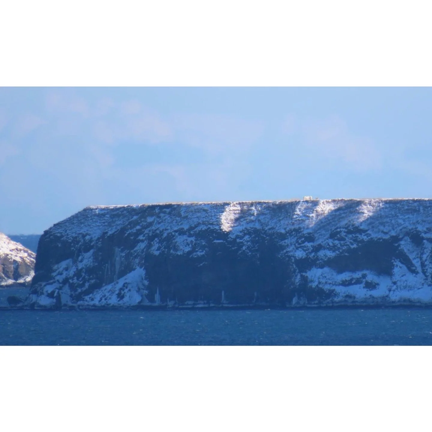 𝐓𝐨𝐝𝐚𝐲 𝐘𝐮𝐫𝐮𝐫𝐢
2026/01/21

Nemuro, Hokkaido, Japan
Photo by Mori Yasuko / Fisherman
Directed by Okada Atsushi

◇ 写真展「ユルリ島の馬」
2026年2月20日（金）- 3月5日（木）
富士フイルムフォトサロン 東京

2026年9月18日（金）- 9月23日（水）
富士フイルムフォトサロン 札幌

2026年10月30日（金）- 11月12日（木）
富士フイルムフォト