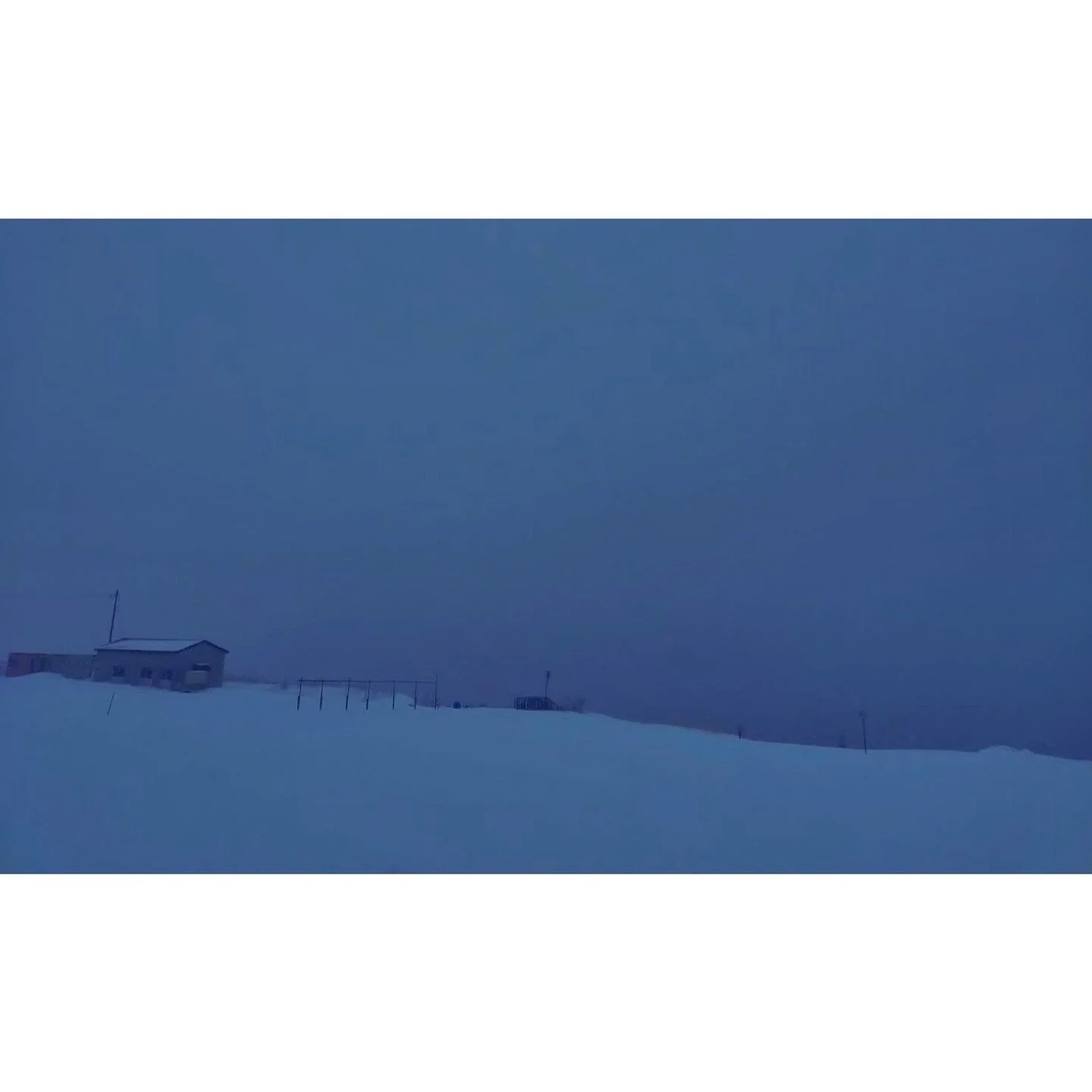 𝐓𝐨𝐝𝐚𝐲 𝐘𝐮𝐫𝐮𝐫𝐢
2026/01/27

Nemuro, Hokkaido, Japan
Photo by Mori Yasuko / Fisherman
Directed by Okada Atsushi

◇ 写真展「ユルリ島の馬」
2026年2月20日（金）- 3月5日（木）
富士フイルムフォトサロン 東京

ギャラリートーク
2月22日（日）
3月1日（日）
各回14時から30~40分間
参加無料・予約不要

◇ 巡回展
2026年9月18日（金）- 9月2