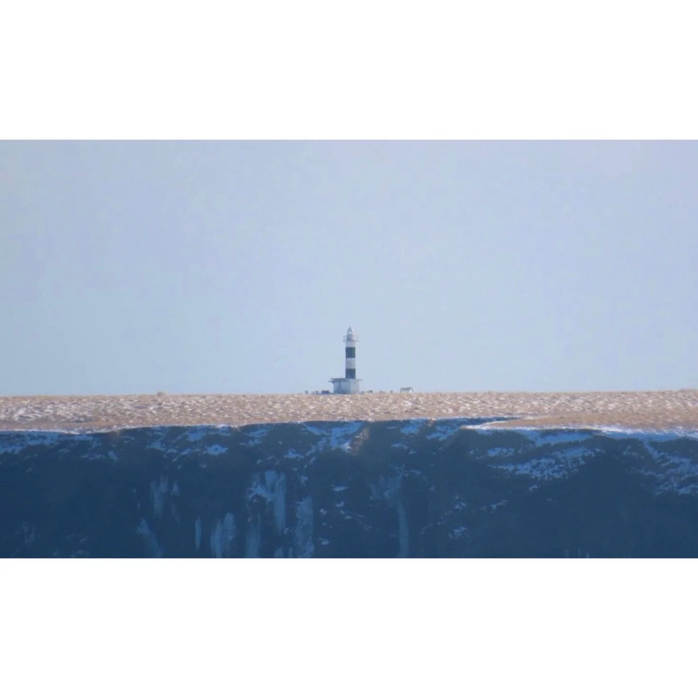 𝐓𝐨𝐝𝐚𝐲 𝐘𝐮𝐫𝐮𝐫𝐢
2026/02/03

Nemuro, Hokkaido, Japan
Photo by Mori Yasuko / Fisherman
Directed by Okada Atsushi

◇ 写真展「ユルリ島の馬」
2月20日（金）- 3月5日（木）
富士フイルムフォトサロン 東京

ギャラリートーク
2月22日（日）
3月1日（日）
各回14時から30~40分間
参加無料・予約不要

◇ 巡回展
9月18日（金）- 9月23日（水）
富士フイ