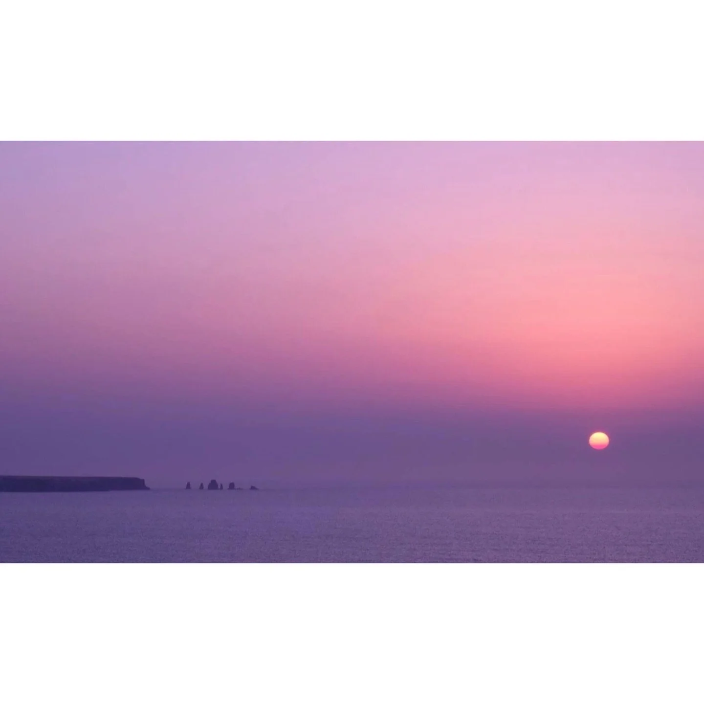 𝐓𝐨𝐝𝐚𝐲 𝐘𝐮𝐫𝐮𝐫𝐢
2026/02/22

Nemuro, Hokkaido, Japan
Photo by Mori Yasuko / Fisherman
Directed by Okada Atsushi

◇ 写真展「ユルリ島の馬」
2月20日（金）- 3月5日（木）
富士フイルムフォトサロン 東京

ギャラリートーク
3月1日（日）
各回14時から30~40分間
参加無料・予約不要

◇ 巡回展
9月18日（金）- 9月23日（水）
富士フイルムフォトサロン 