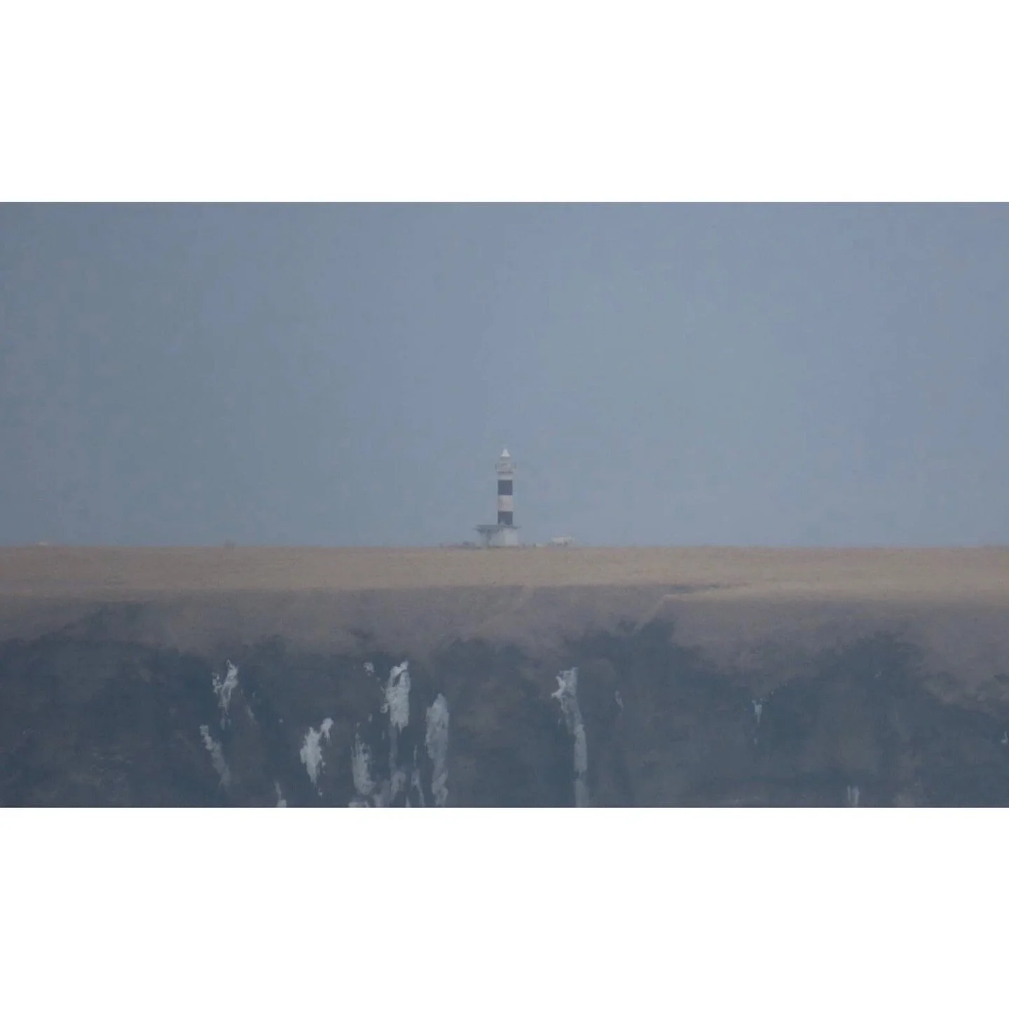 𝐓𝐨𝐝𝐚𝐲 𝐘𝐮𝐫𝐮𝐫𝐢
2026/03/06

Nemuro, Hokkaido, Japan
Photo by Mori Yasuko / Fisherman
Directed by Okada Atsushi

◇ 写真展「ユルリ島の馬」
9月18日（金）- 9月23日（水）
富士フイルムフォトサロン 札幌

10月30日（金）- 11月12日（木）
富士フイルムフォトサロン 大阪

&ndash;

◇ JRA賞馬事文化賞受賞作
書籍『エピタフ 幻の島、ユルリの光跡