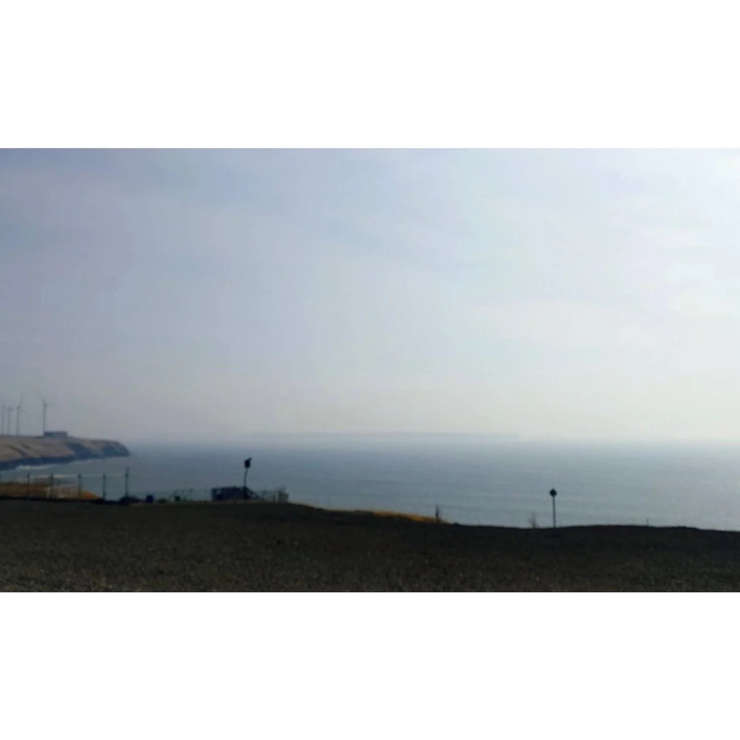 𝐓𝐨𝐝𝐚𝐲 𝐘𝐮𝐫𝐮𝐫𝐢
2026/04/04

Nemuro, Hokkaido, Japan
Photo by Mori Yasuko / Fisherman
Directed by Okada Atsushi

◇ 写真展「ユルリ島の馬」
9月18日（金）- 9月23日（水）
富士フイルムフォトサロン 札幌

10月30日（金）- 11月12日（木）
富士フイルムフォトサロン 大阪

&ndash;

◇ JRA賞馬事文化賞受賞作
書籍『エピタフ 幻の島、ユルリの光跡