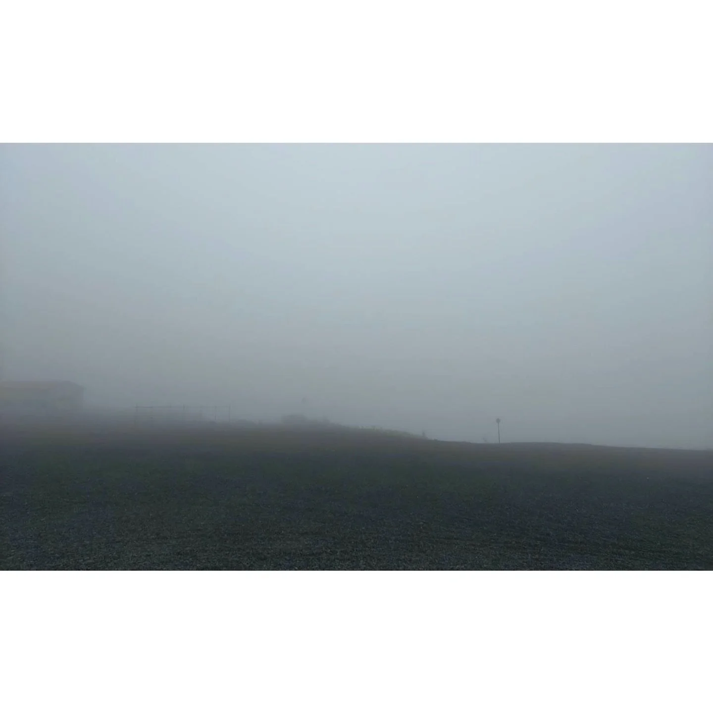 𝐓𝐨𝐝𝐚𝐲 𝐘𝐮𝐫𝐮𝐫𝐢
2026/05/04

Nemuro, Hokkaido, Japan
Photo by Mori Yasuko / Fisherman
Directed by Okada Atsushi

◇ 写真展「ユルリ島の馬」
9月18日（金）- 9月23日（水）
富士フイルムフォトサロン 札幌

10月30日（金）- 11月12日（木）
富士フイルムフォトサロン 大阪

&ndash;

◇ JRA賞馬事文化賞受賞作
書籍『エピタフ 幻の島、ユルリの光跡