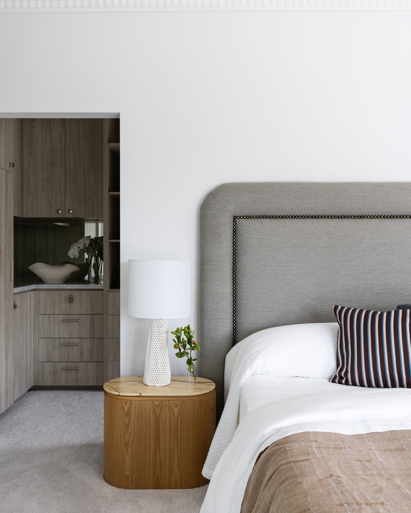 Simple lines. Thoughtful details.

Every master suite deserves a beautifully appointed wardrobe. Custom joinery with integrated features and detailing, and a calm material palette&mdash;what&rsquo;s not to love?

See more of our Dover Heights Project