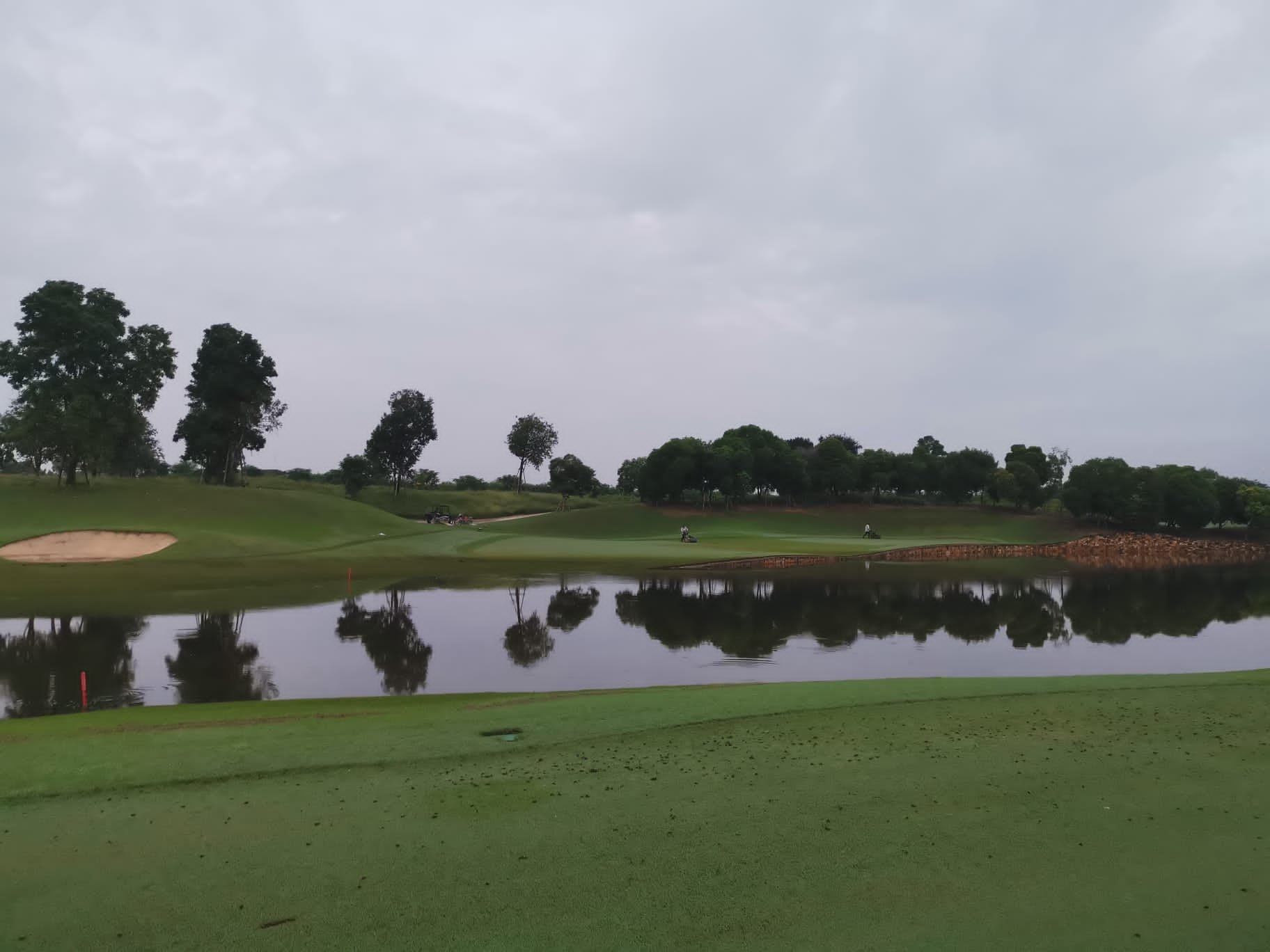 The 3rd approach and part of the fairway submerged. 