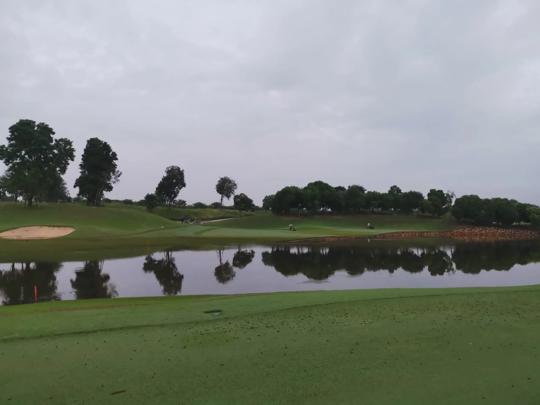  The 3rd approach and part of the fairway submerged. 