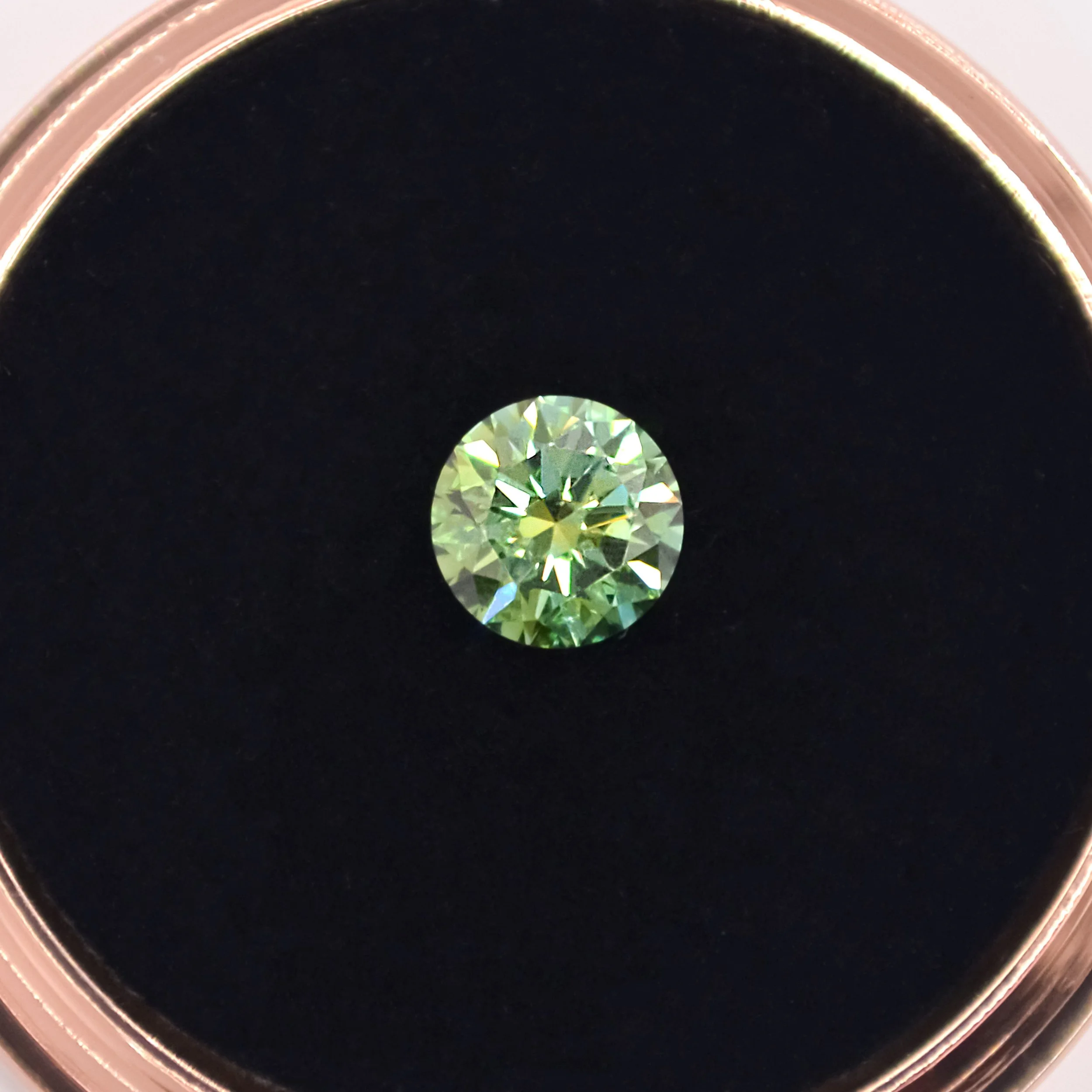 0.50-0.69_ct_Green(Rare_Case)_Brilliant.JPG