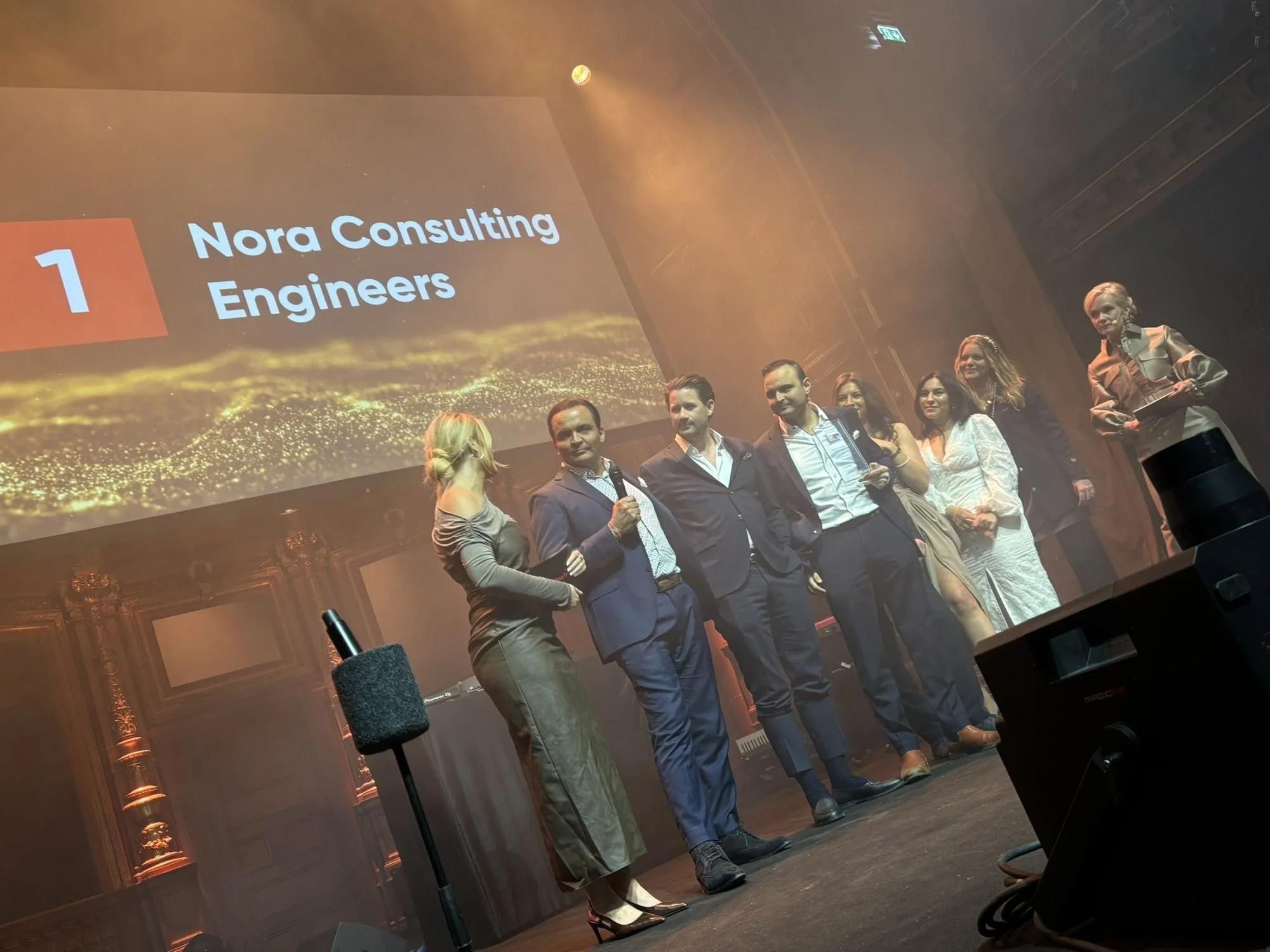 NCE på scenen när utmärkelsen delas ut på Great Place to Work-galan 2026