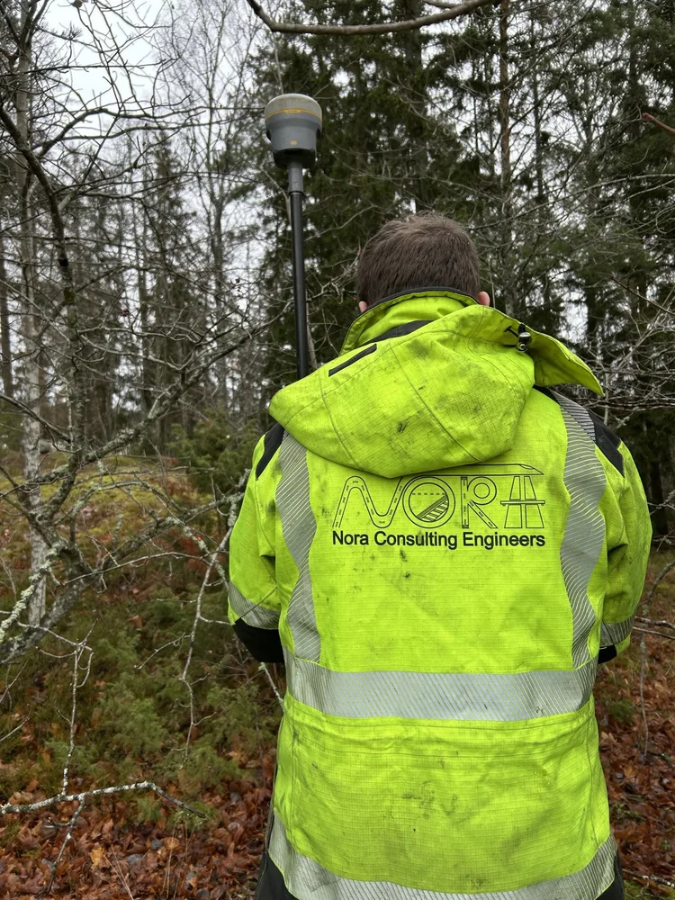 Nora Consulting Engineers i fält och på kontoret