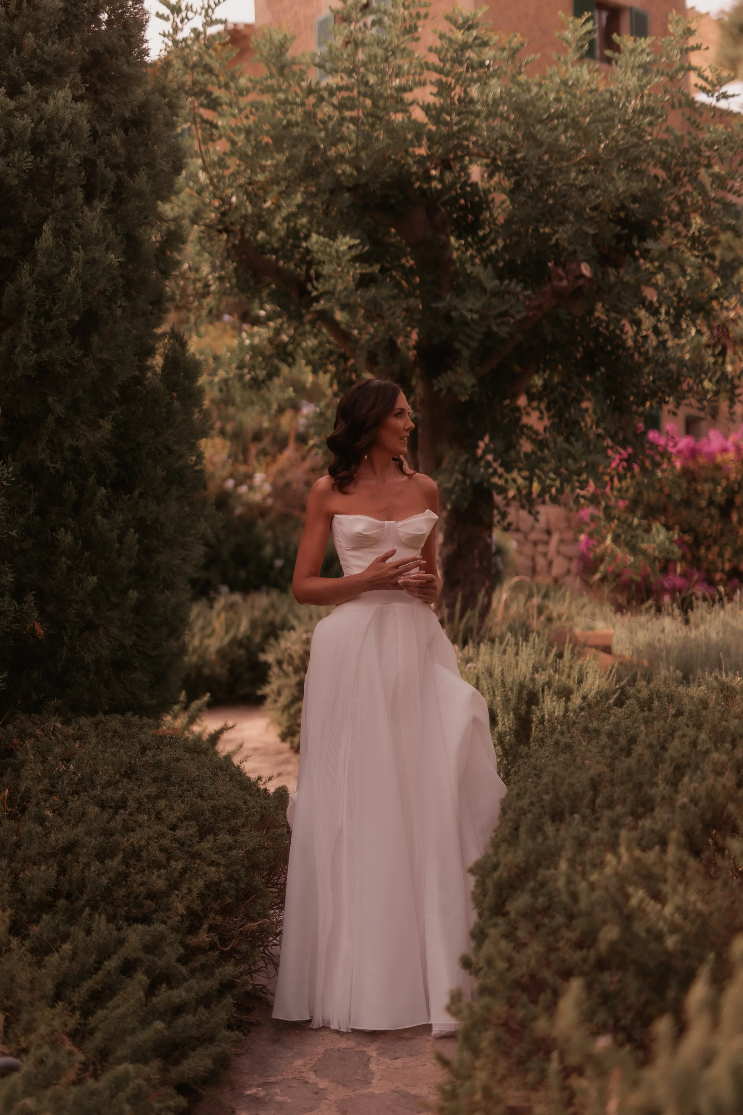 Mallorca wedding photographer elegant outdoor ceremony