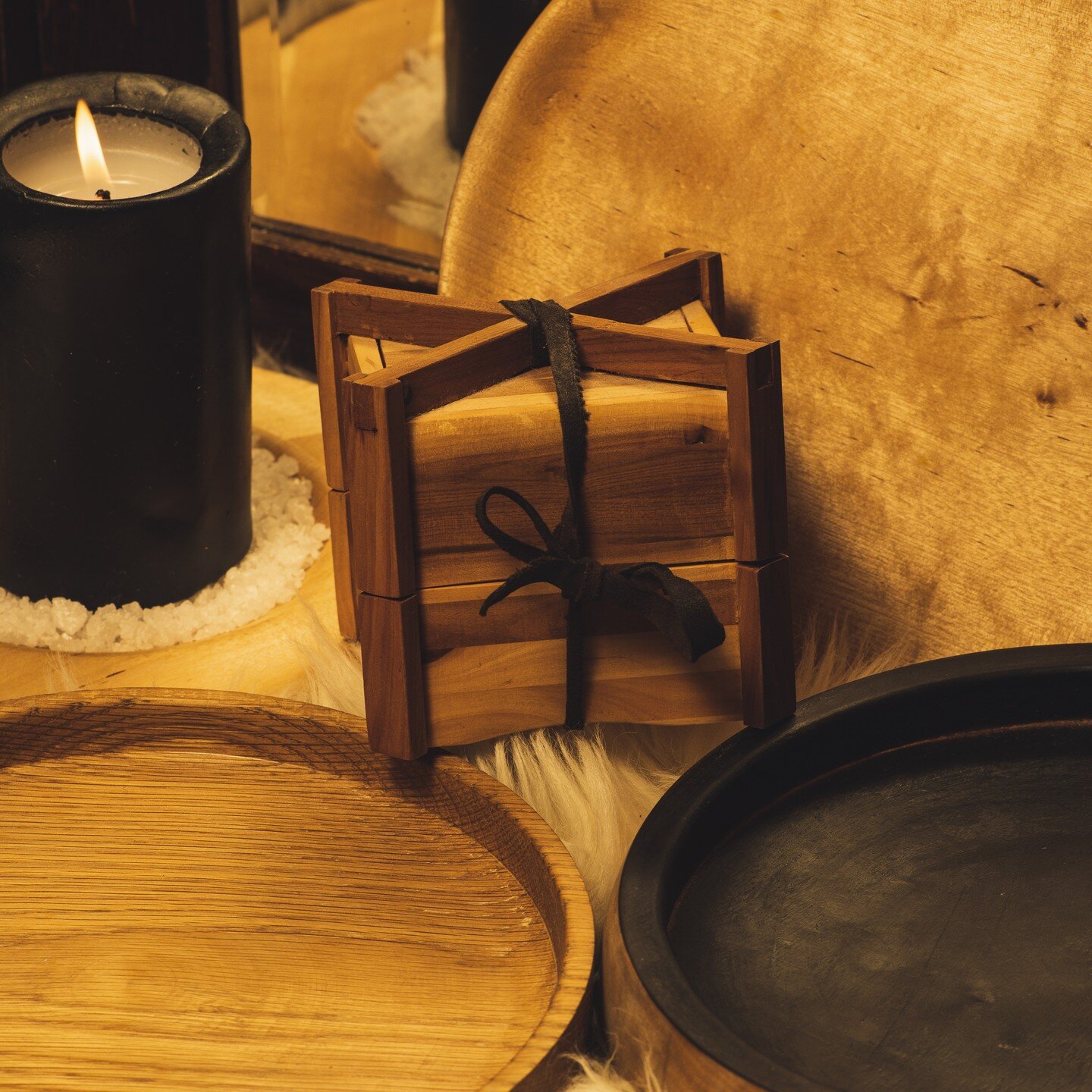 Few smaller things I've made when I had either spare time or was too tired to really concentrate on bigger things at hand. Small jewelry box is quite old piece already, plates and small bowl are made on a lathe. Black internals on that one birch plat