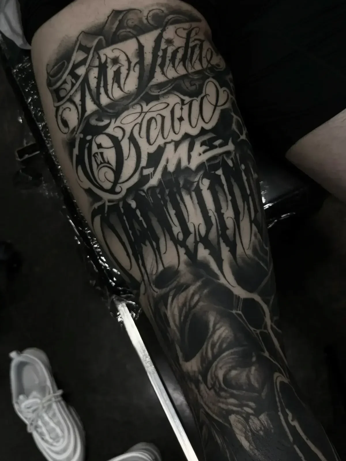blackwork-tattoo-leg-thesuitofswords-austin.webp