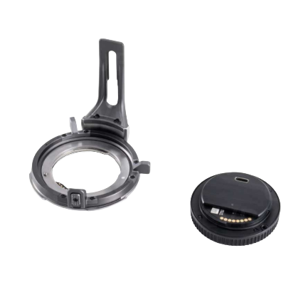 A camera lens mount and a lens cap