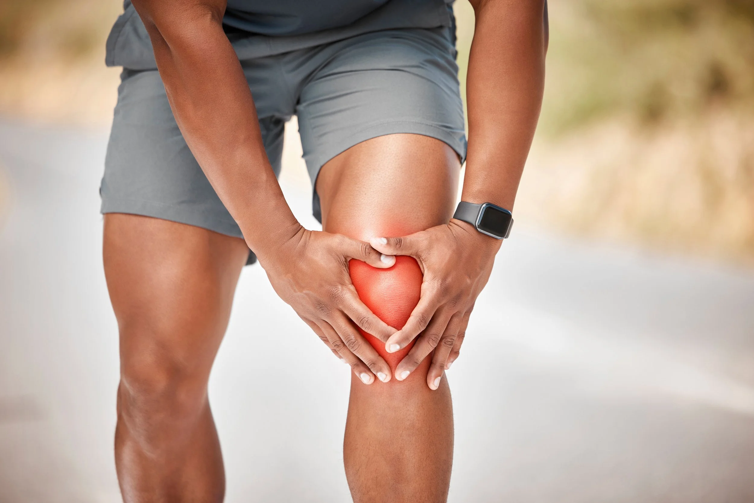 Corredor con dolor en la rodilla por artrosis