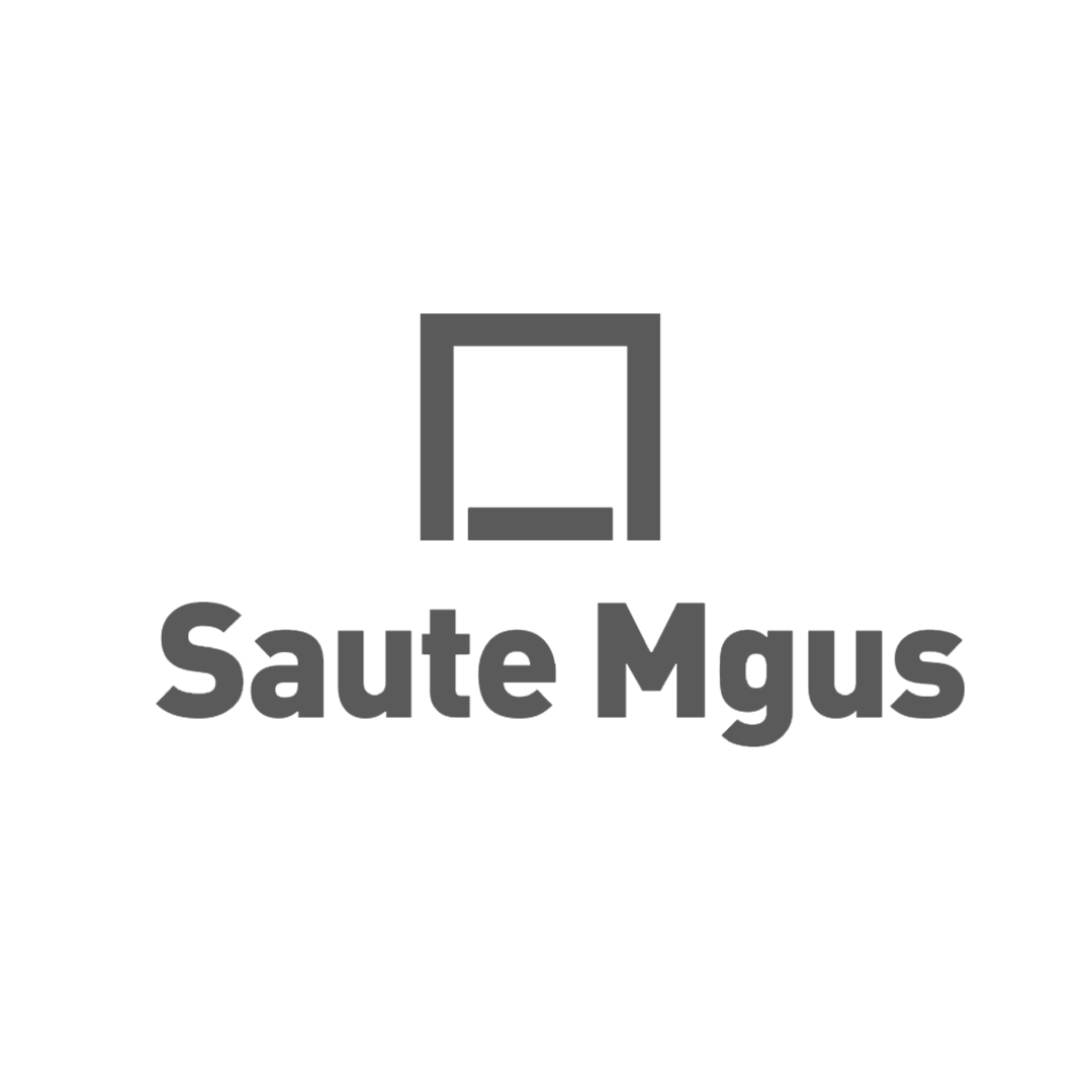 Logo with a stylized gray outline of a man sitting on a chair above the words 'Saute Magnus' in bold gray letters.