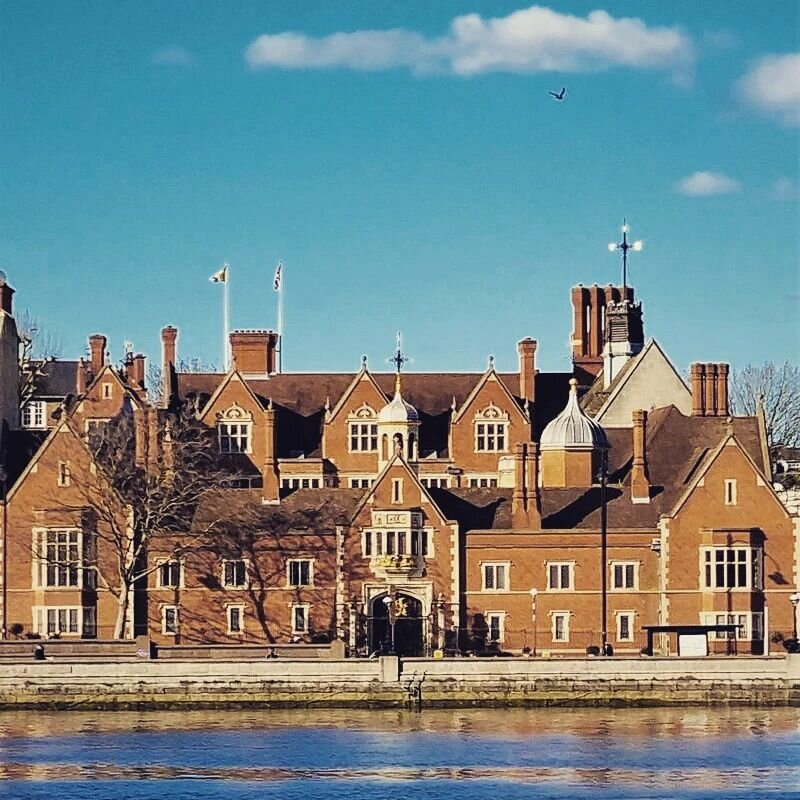 Chelsea was &lsquo;a Village of Palaces&rsquo; in the 16th&nbsp;and 17th&nbsp;century but all the great river-front houses with their magnificent gardens &ndash; Cheyne Place, Shrewsbury House, Winchester House, Beaufort House (2nd&nbsp;picture) &nda