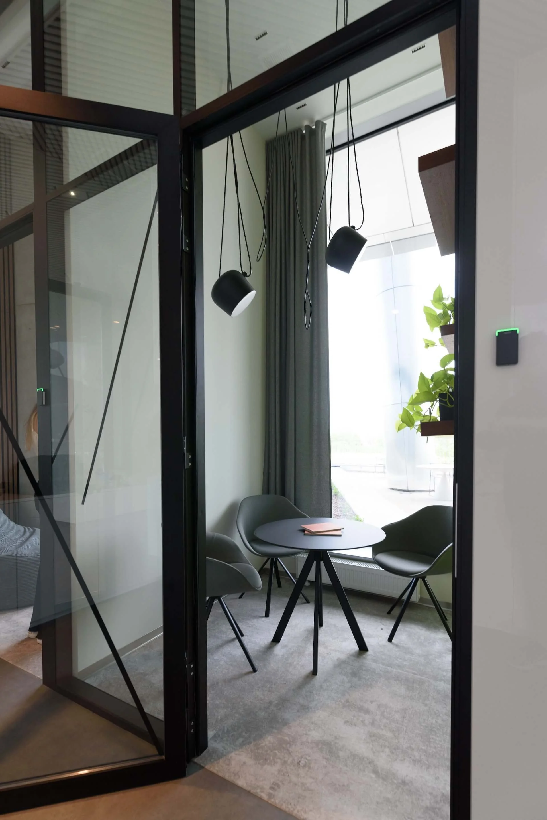Verde-WEB-meeting-room-strops-3.jpg
