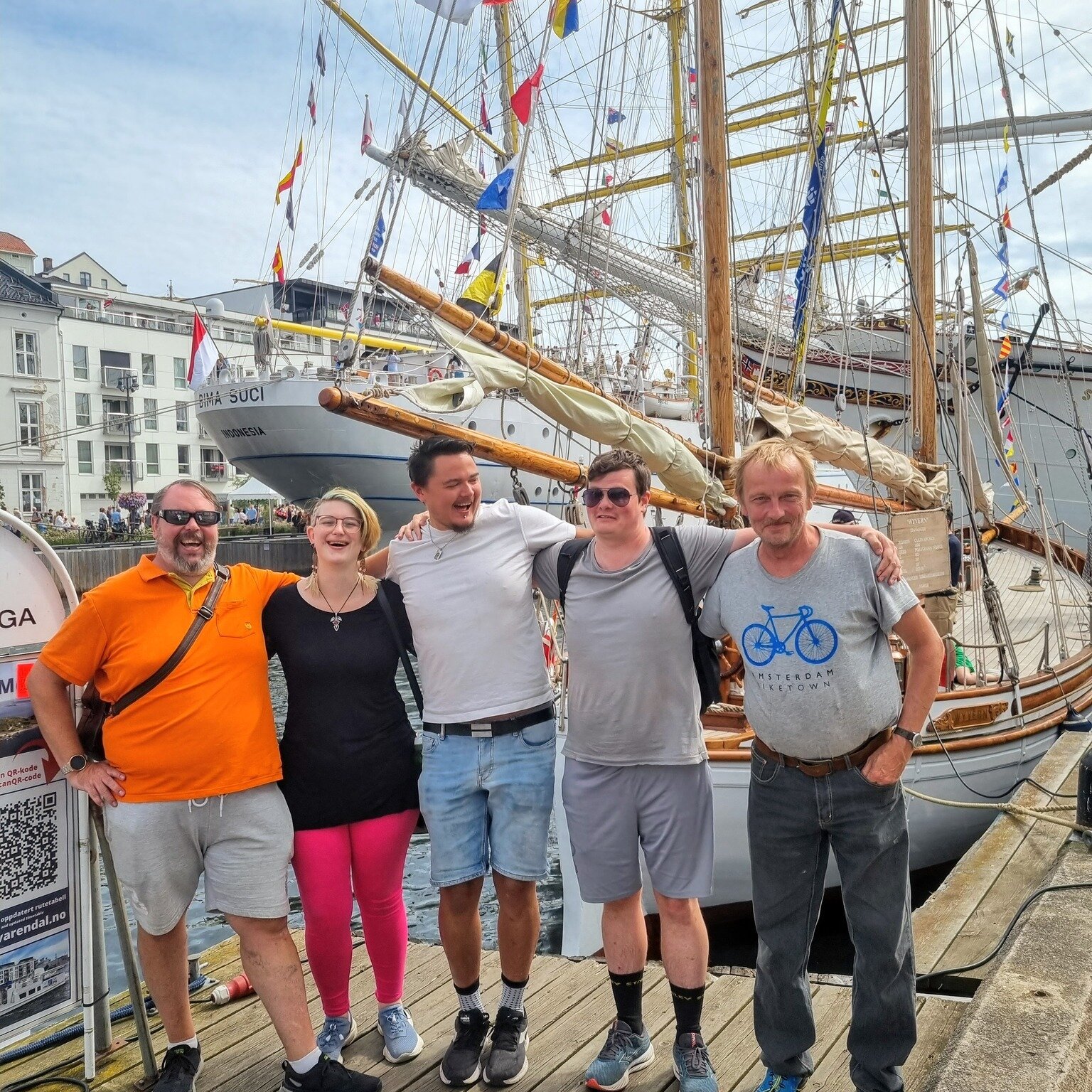 🌞N&aring; er Tall Ships races i Arendal noen dager, og vi tok en tur rundt i byen for &aring; se p&aring; de flotte seilskutene og livet i byen v&aring;r⛵️ Vi var ogs&aring; innom Vikingmarkedet. God stemning!🫶 

🌞Denne uken benyttet vi finv&aelig