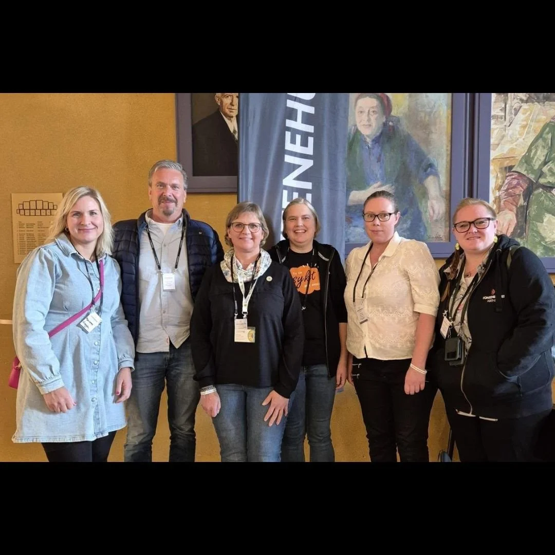 Denne uken var vi s&aring; heldige &aring; f&aring; bes&oslash;k av Tone fra @solsikken_hdsunflower  her p&aring; Fontenehuset Arendal🌻 Hun holdt en inspirerende presentasjon der vi fikk l&aelig;re mer om hva solsikken st&aring;r for &ndash; og hvor