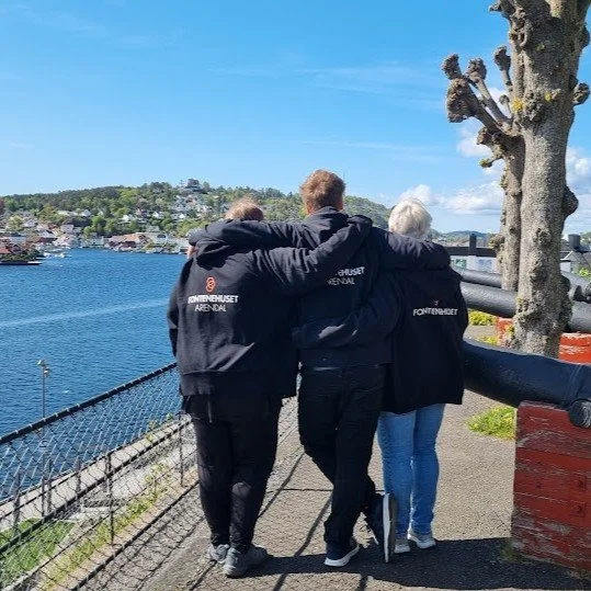 M&oslash;t et av v&aring;re medlemmer her p&aring; Fontenehuset som forteller &aelig;rlig om sin reise , og hva Fontenehuset betyr for henne i hverdagen 💭

🧡&Aring; leve med psykisk uhelse kan f&oslash;les som &aring; bli angrepet med fullt artille