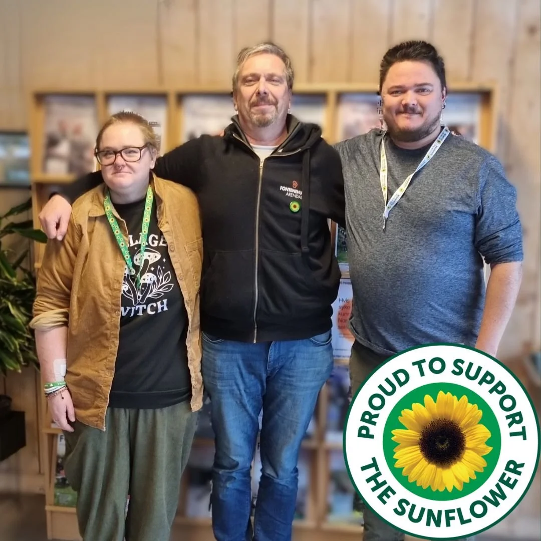 🌻✨Vi er stolte av &aring; lansere v&aring;rt samarbeid med @solsikken_hdsunflower !💛

Fontenehuset Arendal er det f&oslash;rste Fontenehuset som offisielt har blitt Solsikkevennlige, og medlem av Solsikkeprogrammet,  og det gj&oslash;r oss utrolig 