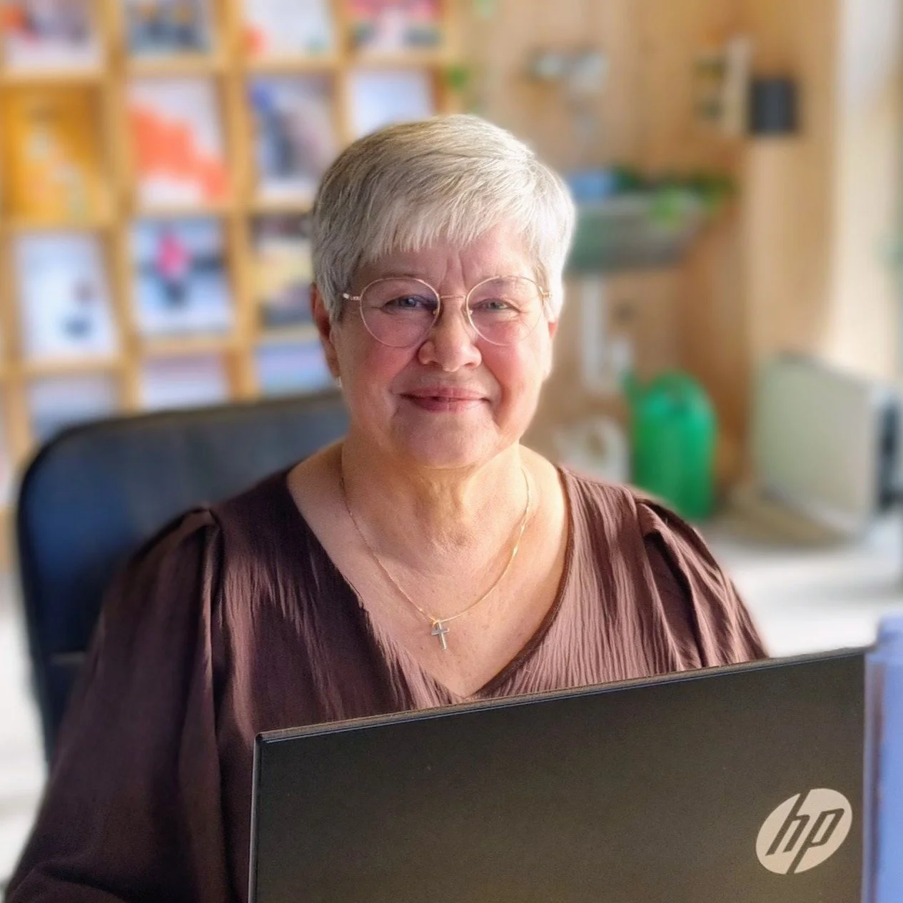 🫶I dag markerer vi den internasjonale dagen for bipolar lidelse📅 Bipolar lidelse er en alvorlig psykisk lidelse. Den kjennetegnes av svingninger mellom perioder med oppstemthet⚡og perioder med depresjon🌧️ Lidelsen finnes i flere varianter. For noe