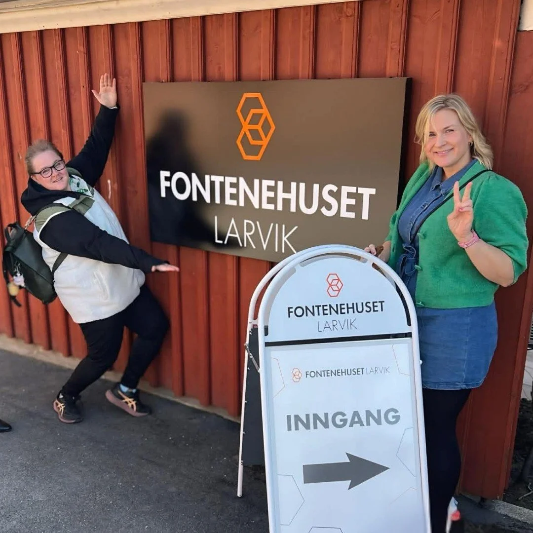 P&aring; fredag var vi s&aring; heldige &aring; f&aring; bes&oslash;ke @fontenehusetlarvik 🏡 som &aring;pnet d&oslash;rene sine i januar🎉✨🤩

Vi fikk blant annet en spennende introduksjon i Fontenehusenes onboarding-prosjekt📚🧭 som skal s&oslash;r