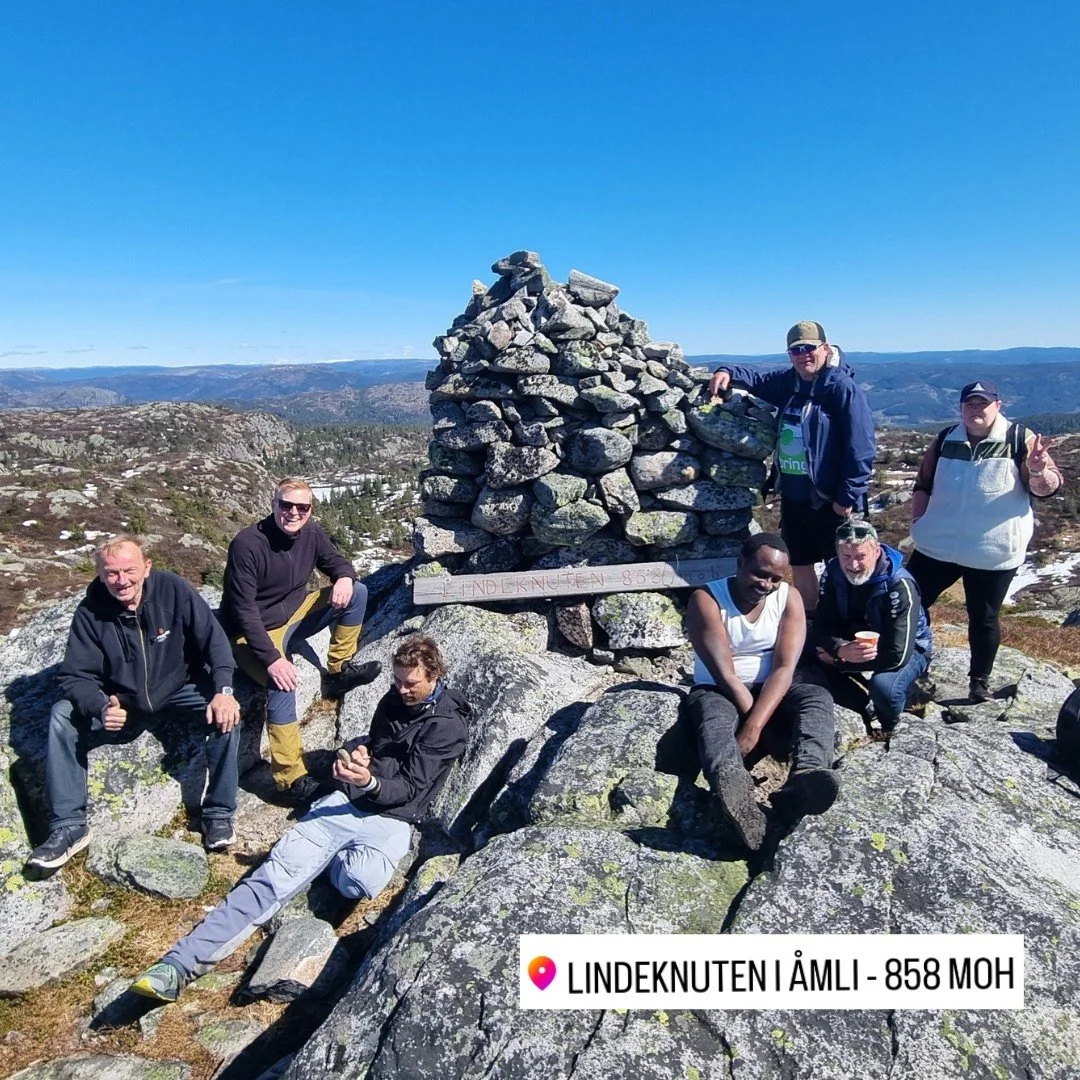 🥳✨Fontenehuset Arendal er s&aring; heldige at vi igjen har f&aring;tt st&oslash;tte fra Vibeke Skofteruds Minnefond til toppturprosjektet v&aring;rt &laquo;Psykt bratt&raquo;🧡

Denne uka gikk turen til Lindeknuten i &Aring;mli kommune🏔️ Fremover h